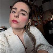 Laureata in scienze dell' educazione, ma con buona propensione all' indottrinamento, ad aiutare i ragazzi ad apprendere